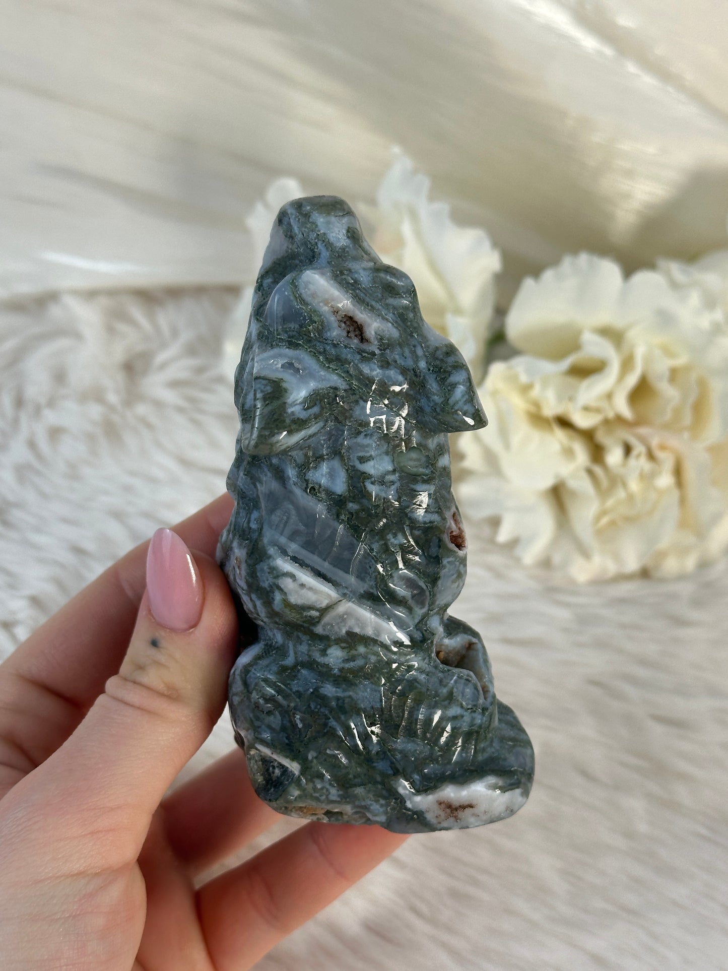 Moosachat Wolf Carving MA48