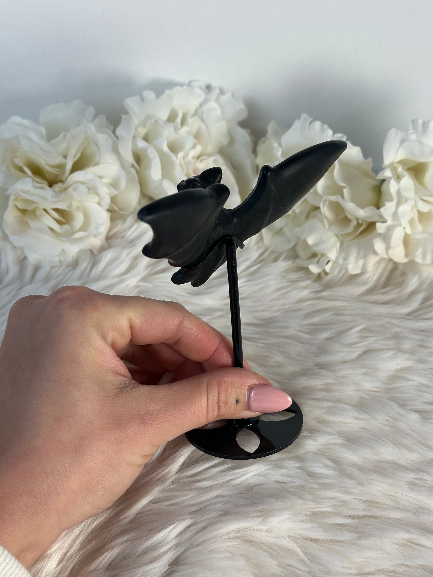 Obsidian Fledermaus Carving auf Halterung AV39