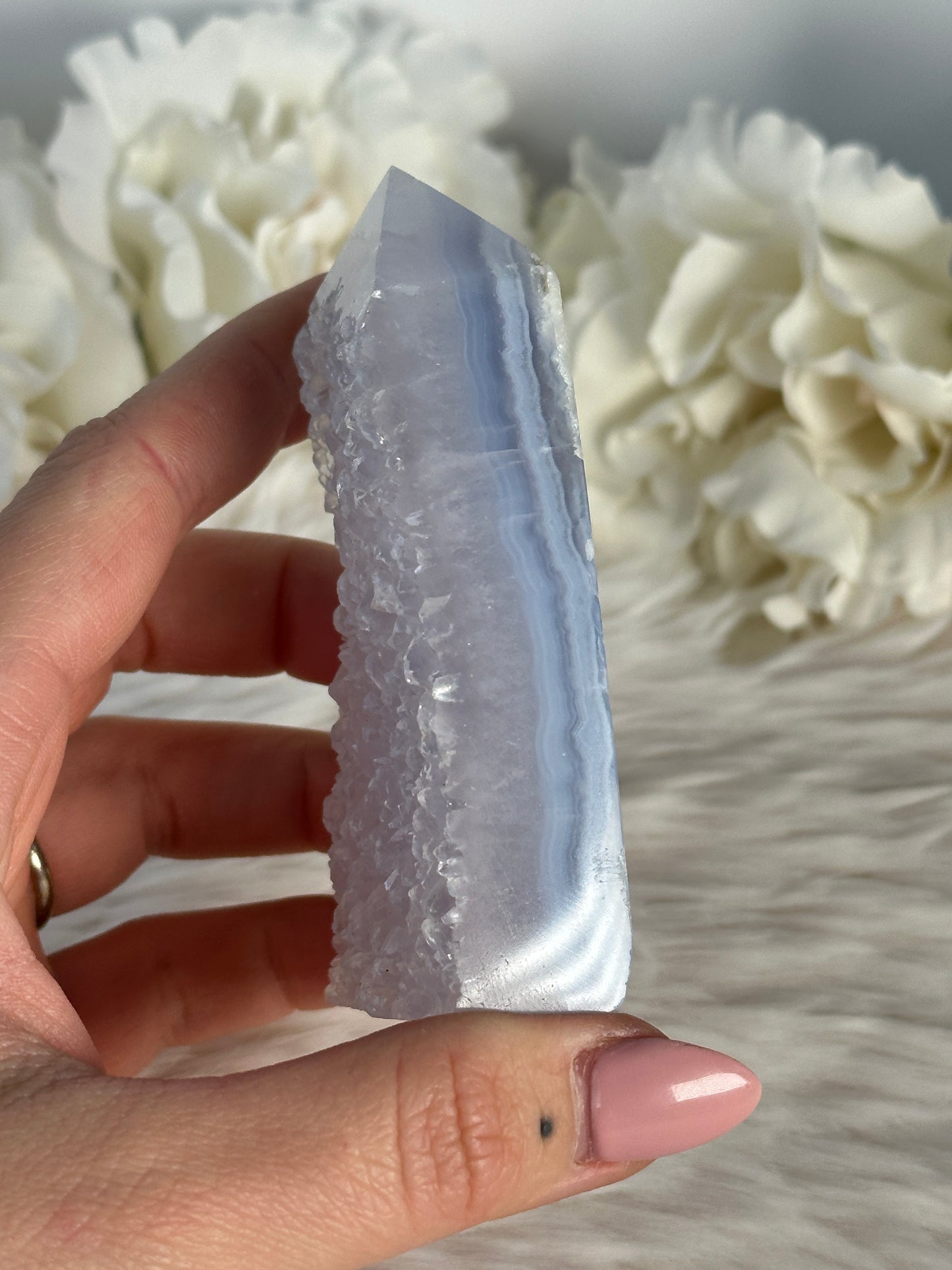 Druzy Chalcedon Turm W57