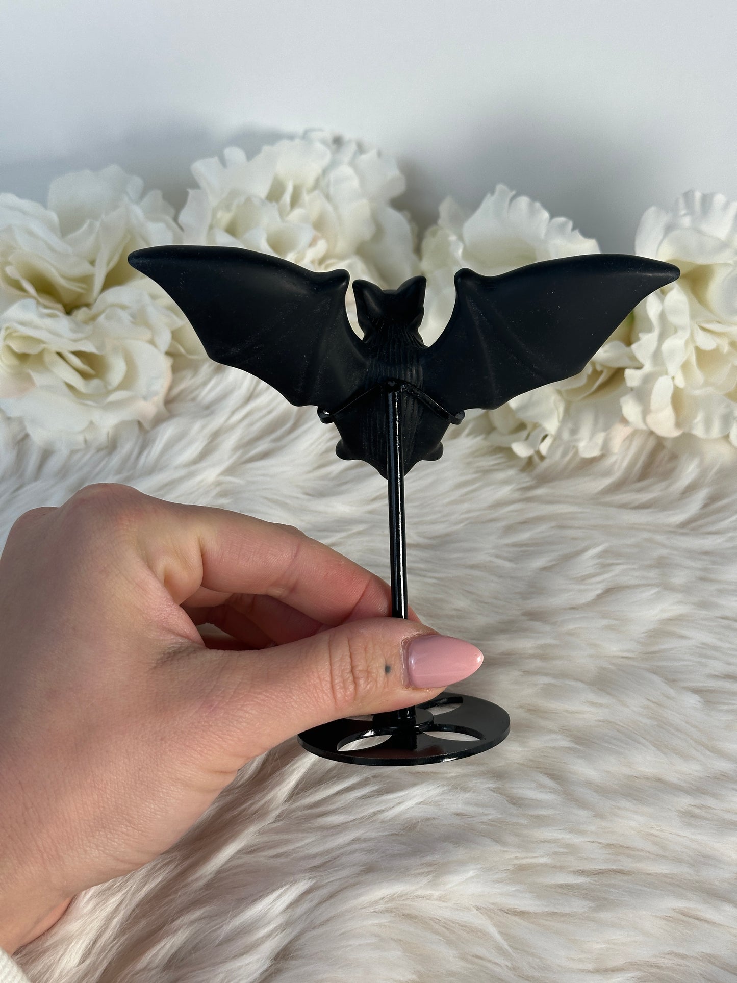 Obsidian Fledermaus Carving auf Halterung AV39