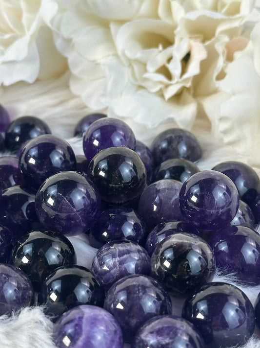 Dunkle mini Amethyst Kugel AA4